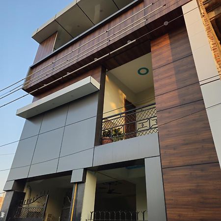 Rishabh Homestay Allāhābād Junction المظهر الخارجي الصورة